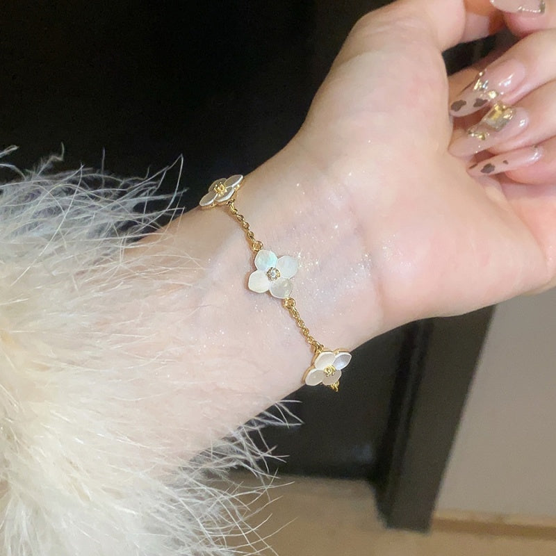 Natural Shell Stone Flower Bracelet for Women